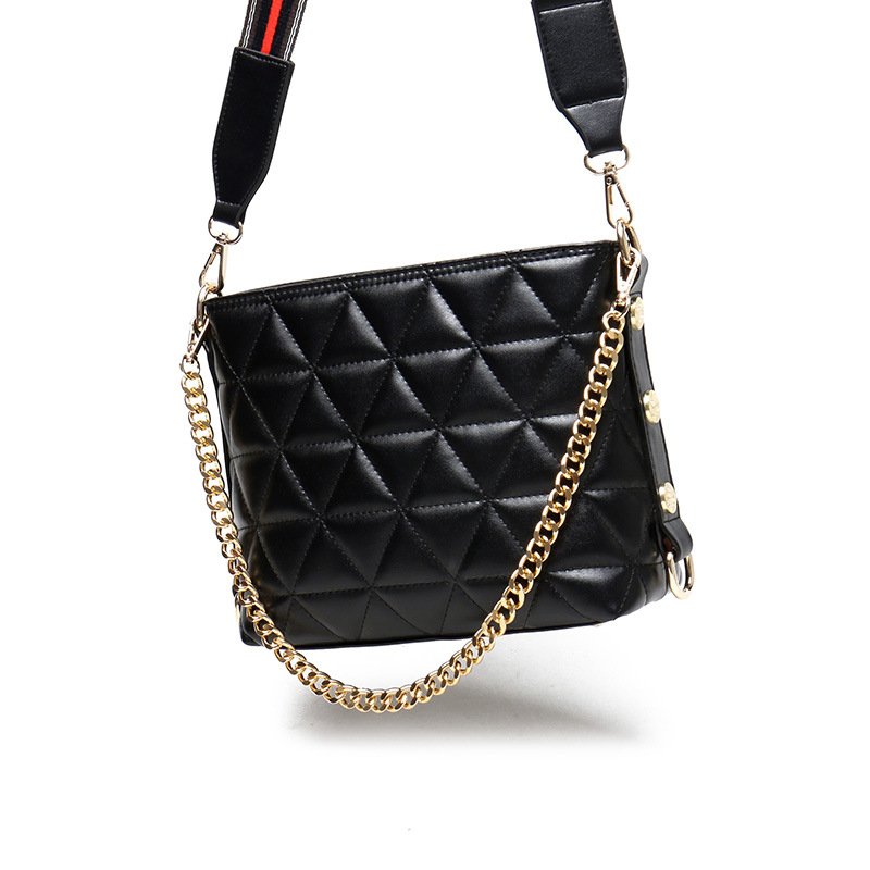 Women's bags 2021 new fashion chain bag wide shoulder strap shoulder bag diamond single shoulder diagonal women bag Women's bags 2021 new fashion chain bag wide shoulder strap shoulder bag diamond single shoulder diagonal women bag